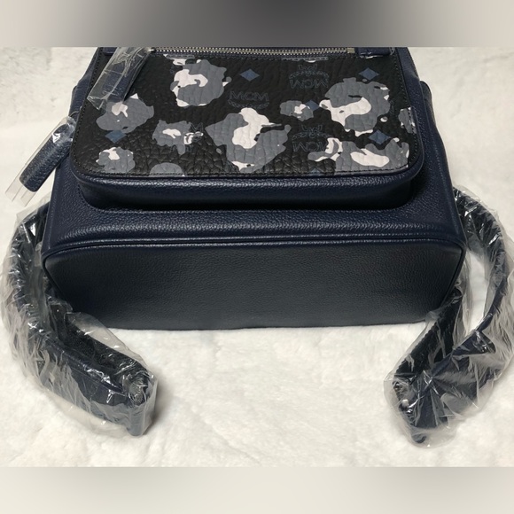 MCM NWT Navy Leather Floral Print Backpack w/Dust Bag - Picture 10 of 16